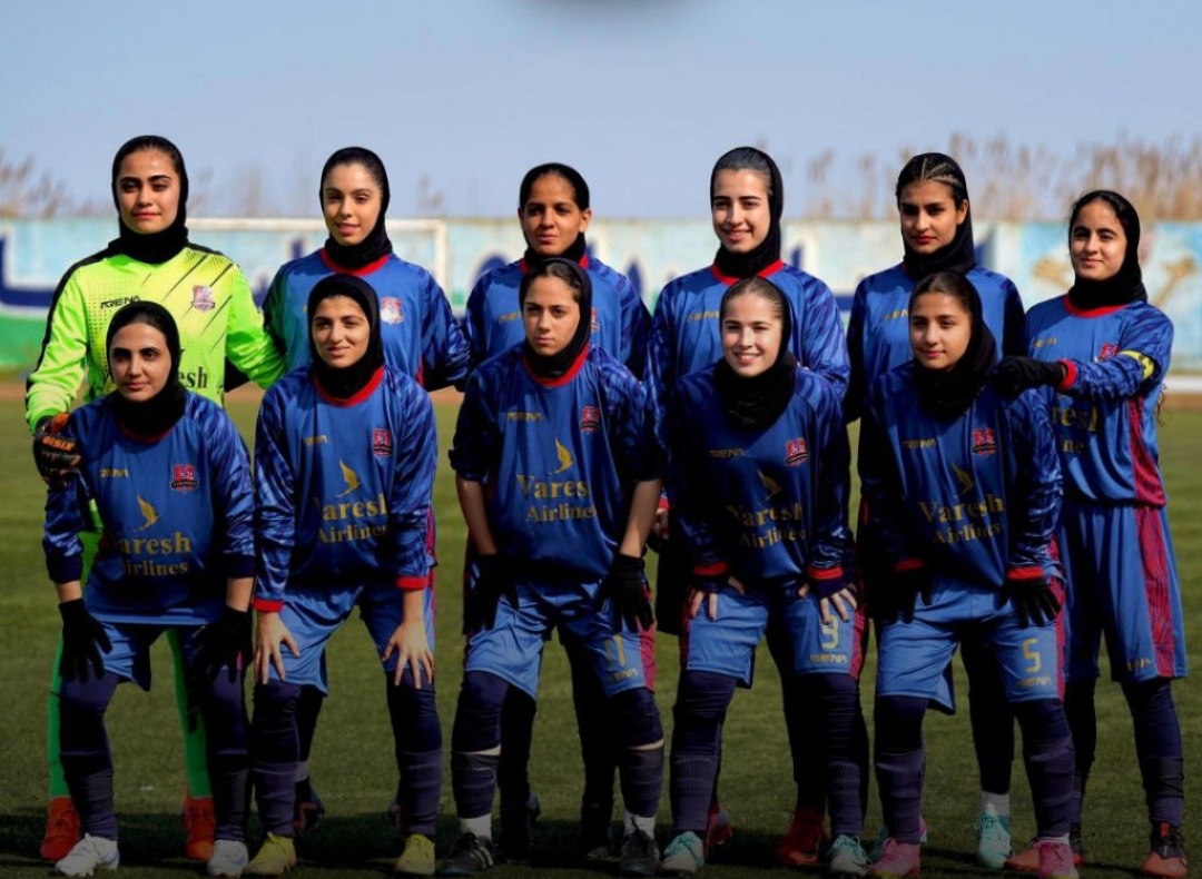 بانوان نساجی چشم انتظار